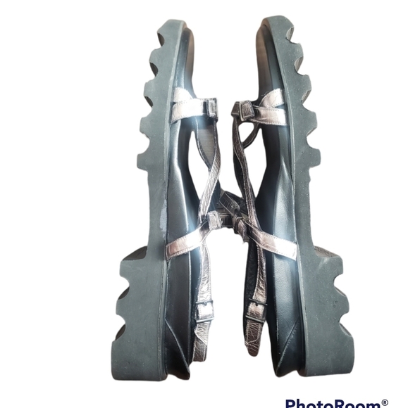 THIERRY Rabotin Wave Sandals - Picture 8 of 14